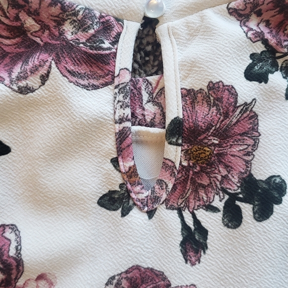 Floral Sleeveless Top - Picture 3 of 5